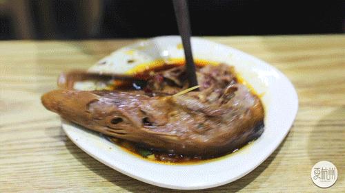 一口勾魂!这家网红烤饼店凭借独特的口感征服了无数的游客