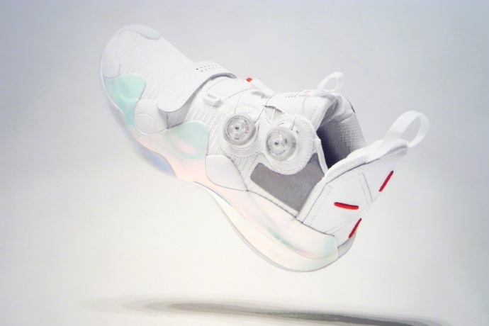 韦德之道九低帮是全掌碳板吗,韦德之道8是高配全掌䨻吗