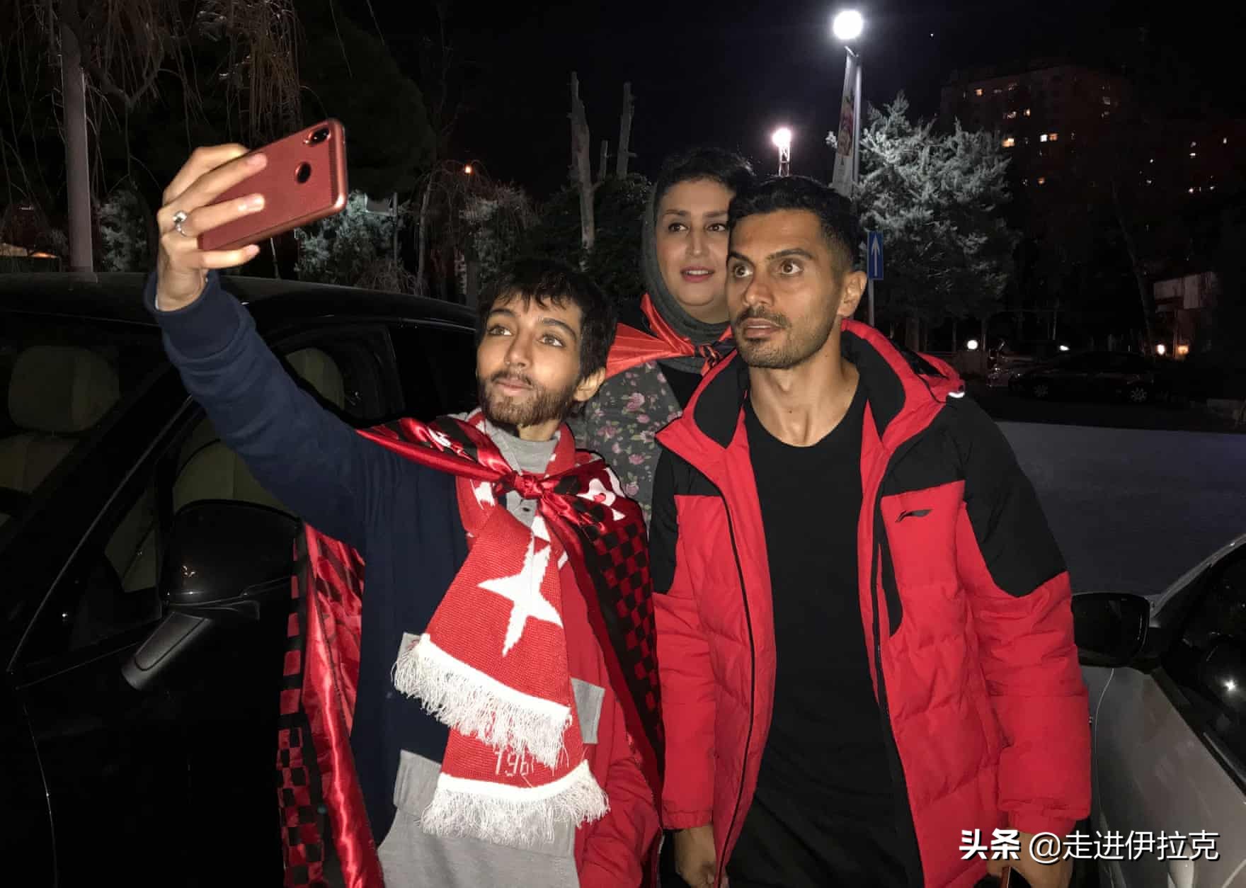 伊朗女扮男装,伊朗女性足球场观赛