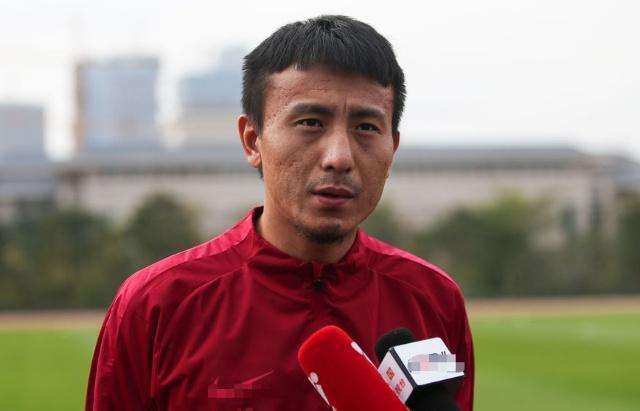 毛剑卿中乙联赛,毛剑卿直播谈足球小将