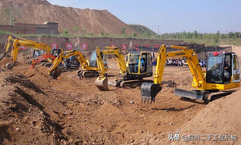二手挖掘机市场价格为什么这么低,二手挖掘机市场火爆的原因有哪些