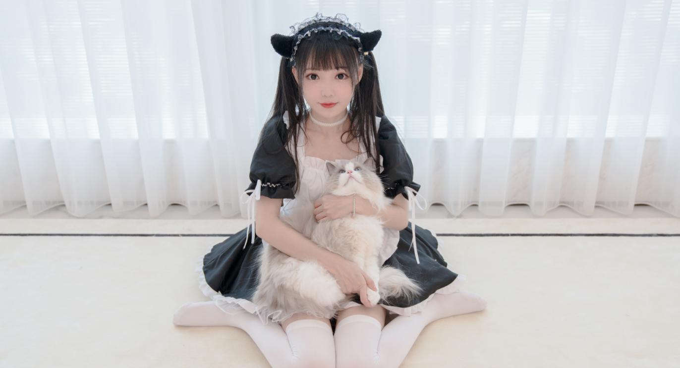 嘟嘴、挤眼、剪齐刘海，如何评价被戏称老阿姨的宅舞女神咬人猫？