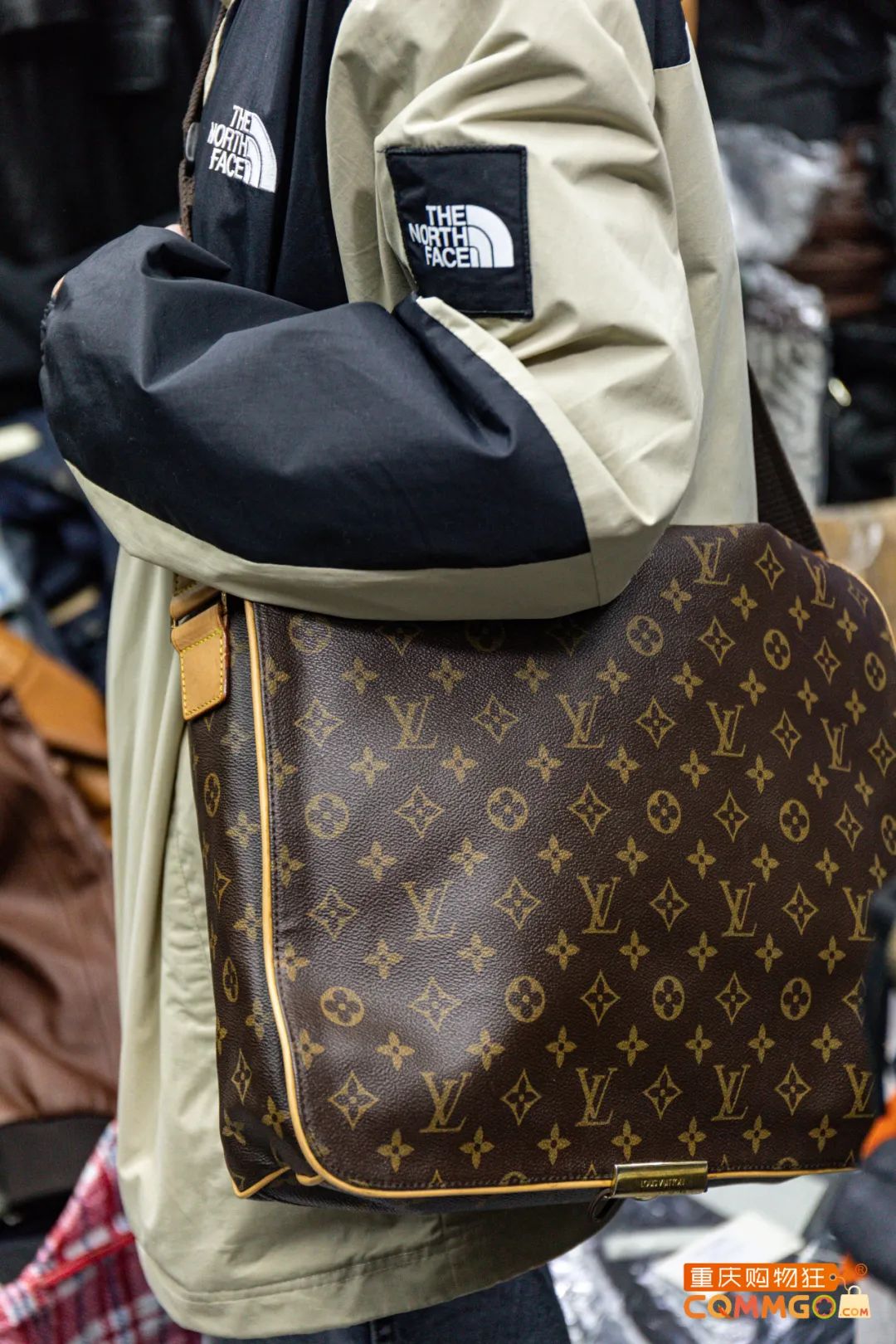 解放碑二手衣服市场,解放碑红鼎国际