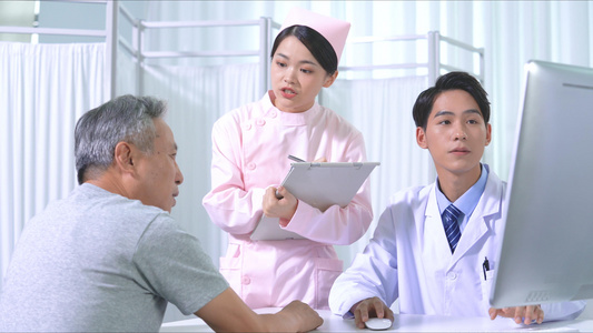 好发于男性的长骨造釉细胞瘤，常采用手术的方式进行治疗