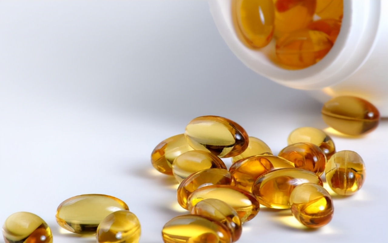 40岁女性每天吃一颗维生素e,49岁的女人吃维生素e起什么作用