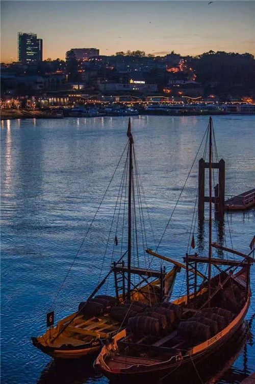 行走的老钱：私奔去浪漫的“两牙”