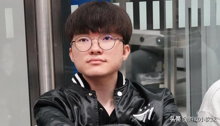 LOL：SKT落地柏林，Faker身穿新队服引热议，精神小伙颜值爆表