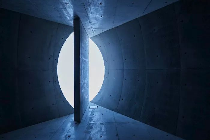 把「月亮」用到极致，建筑师为夫妻造座白色宅子，来记录阴晴圆缺