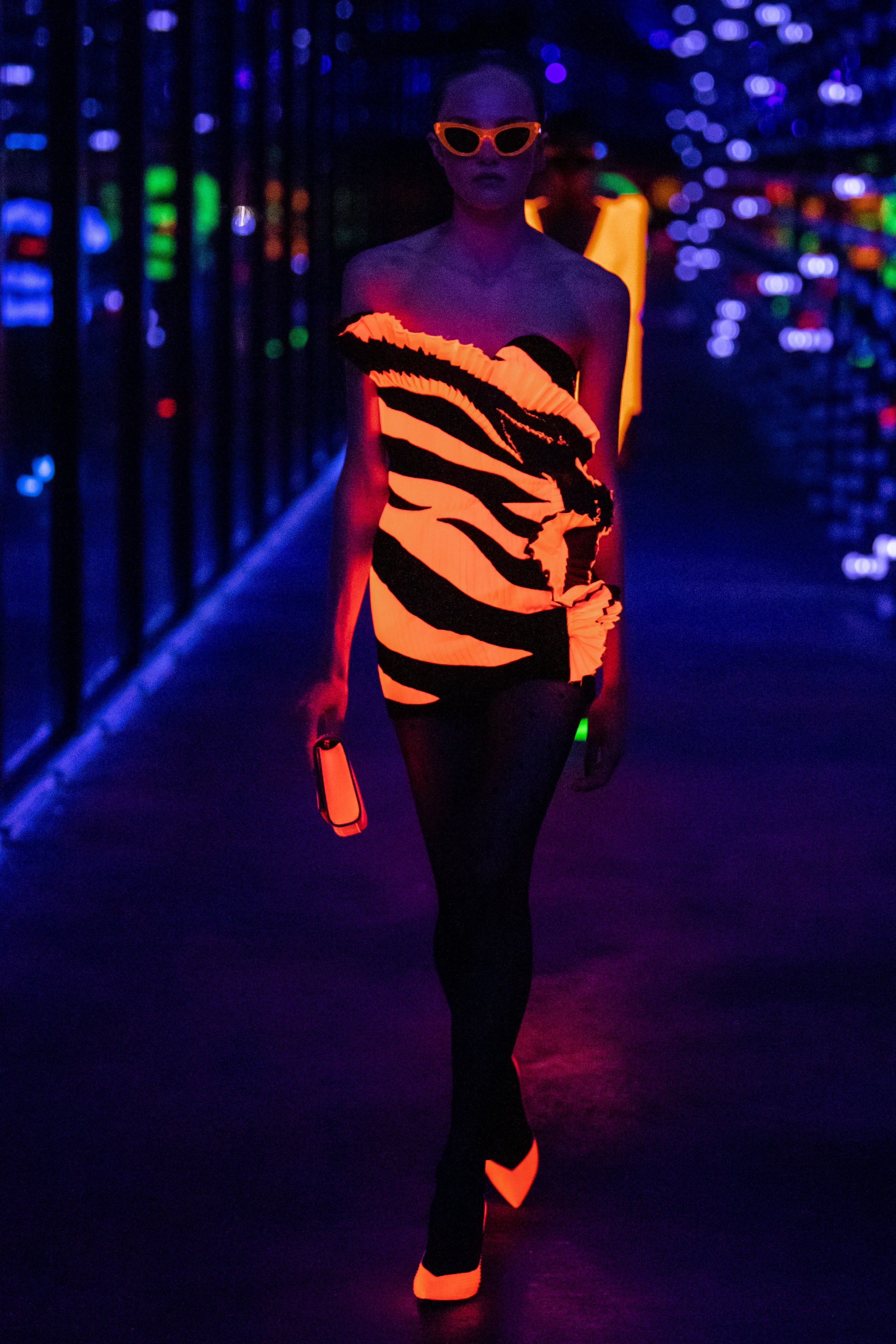 ysl是一个怎样的品牌,ysl到底叫杨树林还是圣罗兰