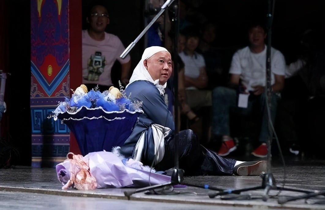 烧饼曹鹤阳打灯谜崩溃,郭德纲于谦烧饼曹鹤阳打架完整版