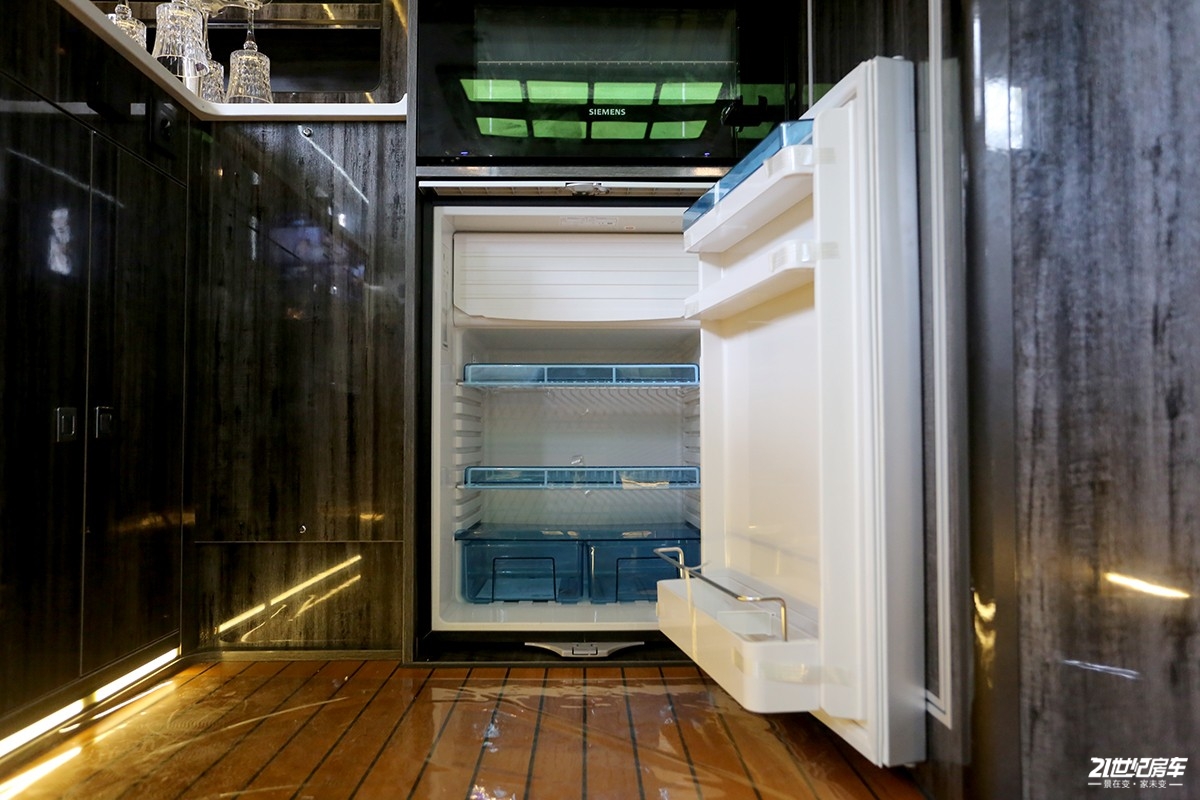 重汽房车汕德卡四驱,man底盘汕德卡