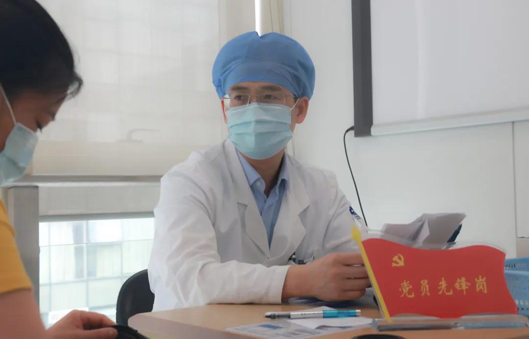 头晕脑胀整天昏昏沉沉耳朵嗡嗡的,头晕是不是耳朵引起的