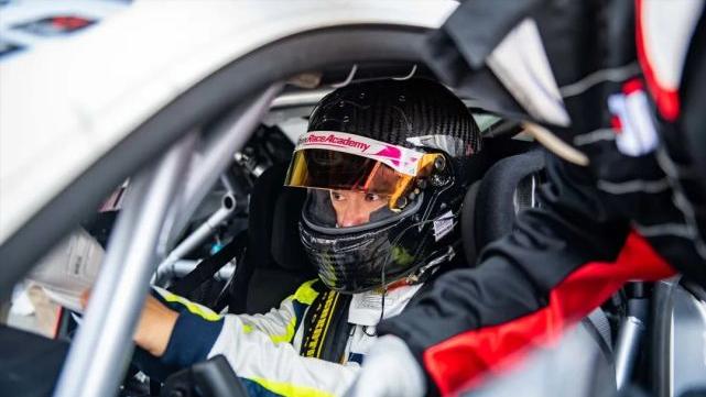 玩赛车游戏当车手,玩赛车很挣钱吗