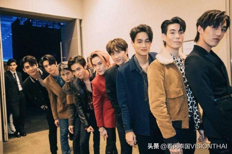 眉毛弯弯的少年长大了，但他还是那个闪闪发光的船儿