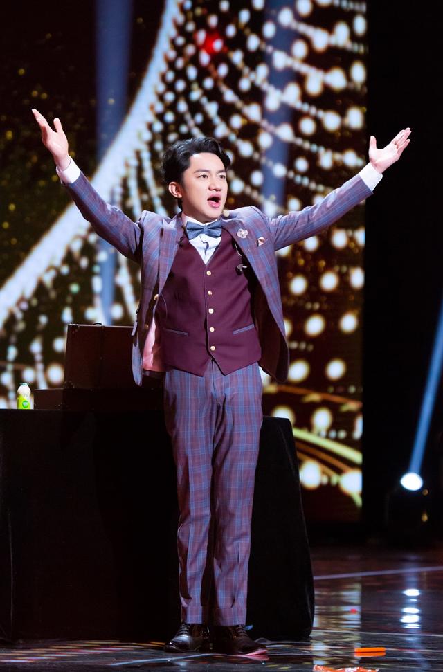 英国版“声入人心”保罗登上《巅峰之夜》用歌声讲述草根逆袭之路