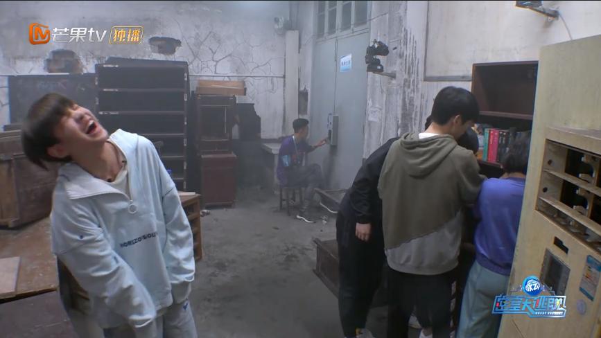 逮到一只小可爱——黄明昊