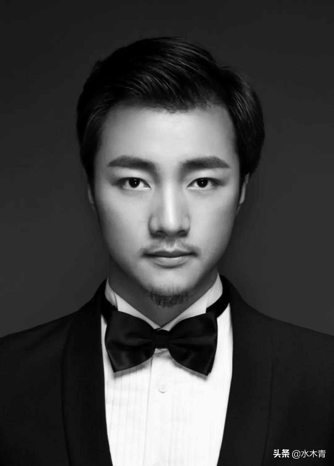 邹伟：逸笔草草绘形神，教有独方占鳌头