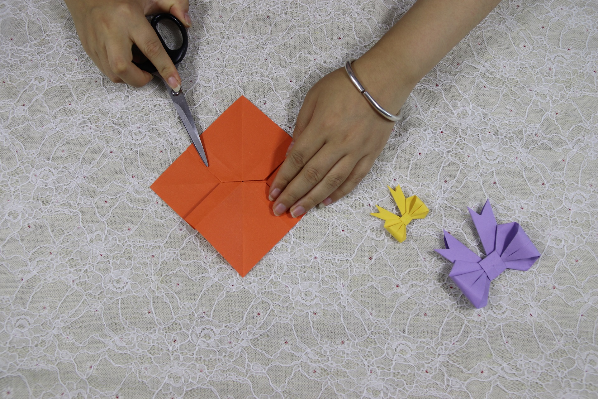 蝴蝶结的折法又小又好看不用剪刀,蝴蝶结折法简单不用剪刀