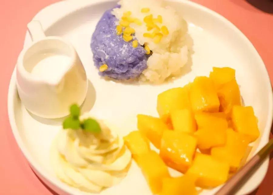 步行街椰子奶茶,泰国路边椰子甜品