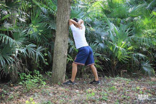 5公里跑后拉伸动作,跑后拉伸详细教程