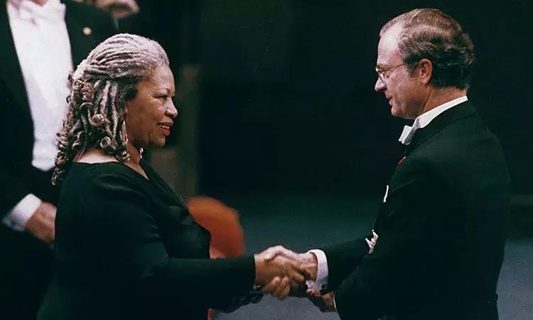 离婚后,她开始写爱,写背叛,“看看做成年人是怎样一回事”