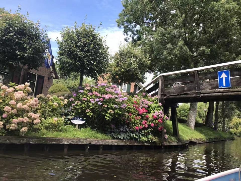 吸食*麻大**合法，*灯区红**明目张胆，荷兰为何还秩序井然，经济发达？