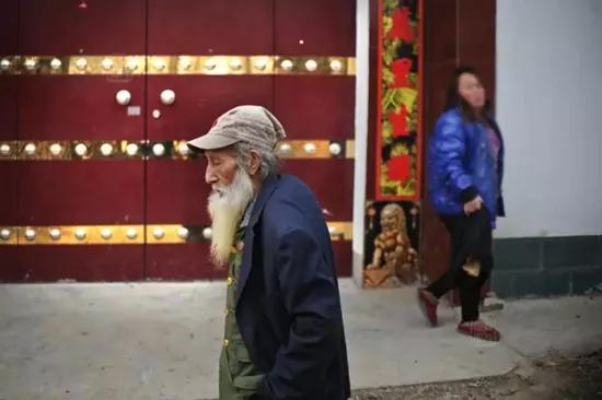 百岁做裸模！同居90后女友！他还曾援过朝，拾过荒，中过毒