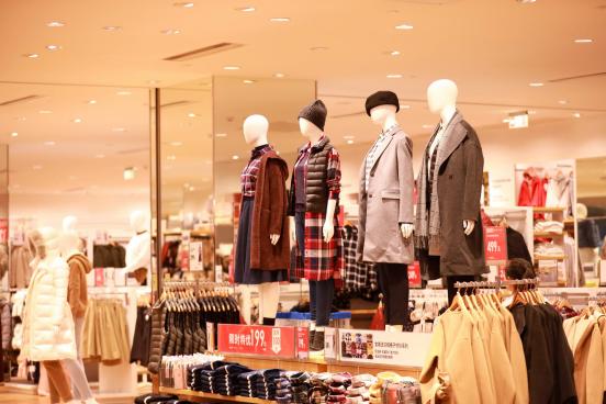 你不知道的暴利生意,靠尾货服装赚几亿