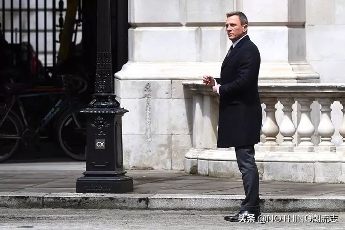 007詹姆斯邦德西装照片,詹姆斯邦德007红裙