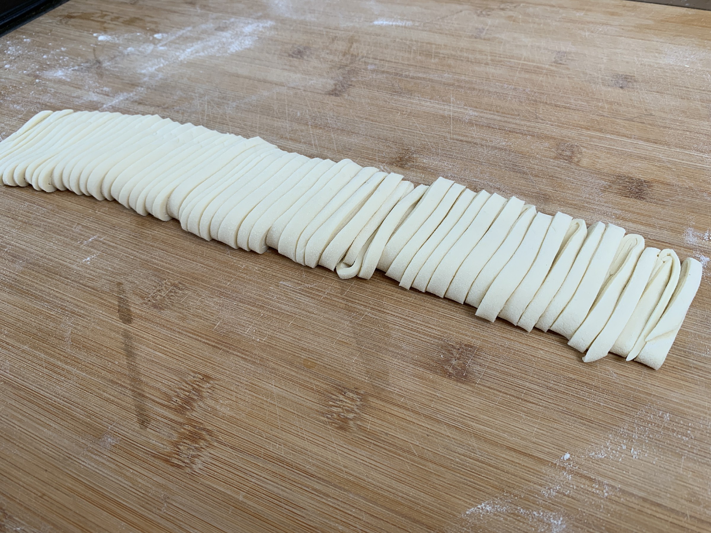 手擀面添加什么让面条筋道,手擀面面条怎么筋道