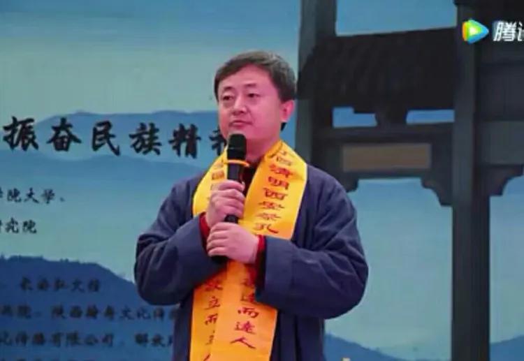 李醉：清到十分寒满地始知明月是前身