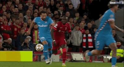 这也红牌？两大欧冠昏哨制造两张争议红牌，英格兰盲侠改变比赛