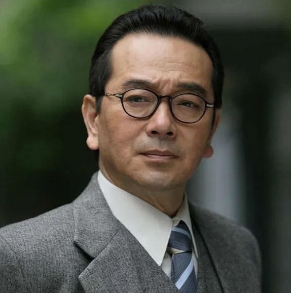 张晨光：演戏38年兢兢业业，捐款两千万无人问，64岁因直播被骂哭