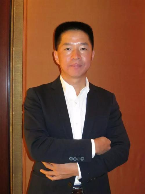 年亏21亿，关店4400家！“中国版ZARA”也凉了？|艾问人物