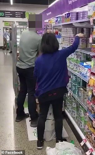 澳洲疫情期间，亚洲面孔代购反复进出超市买奶粉，引发网友愤怒