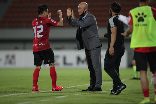 「人物」尚武主帅金泰完:告别尚州很伤感,明年继续“幸福足球”