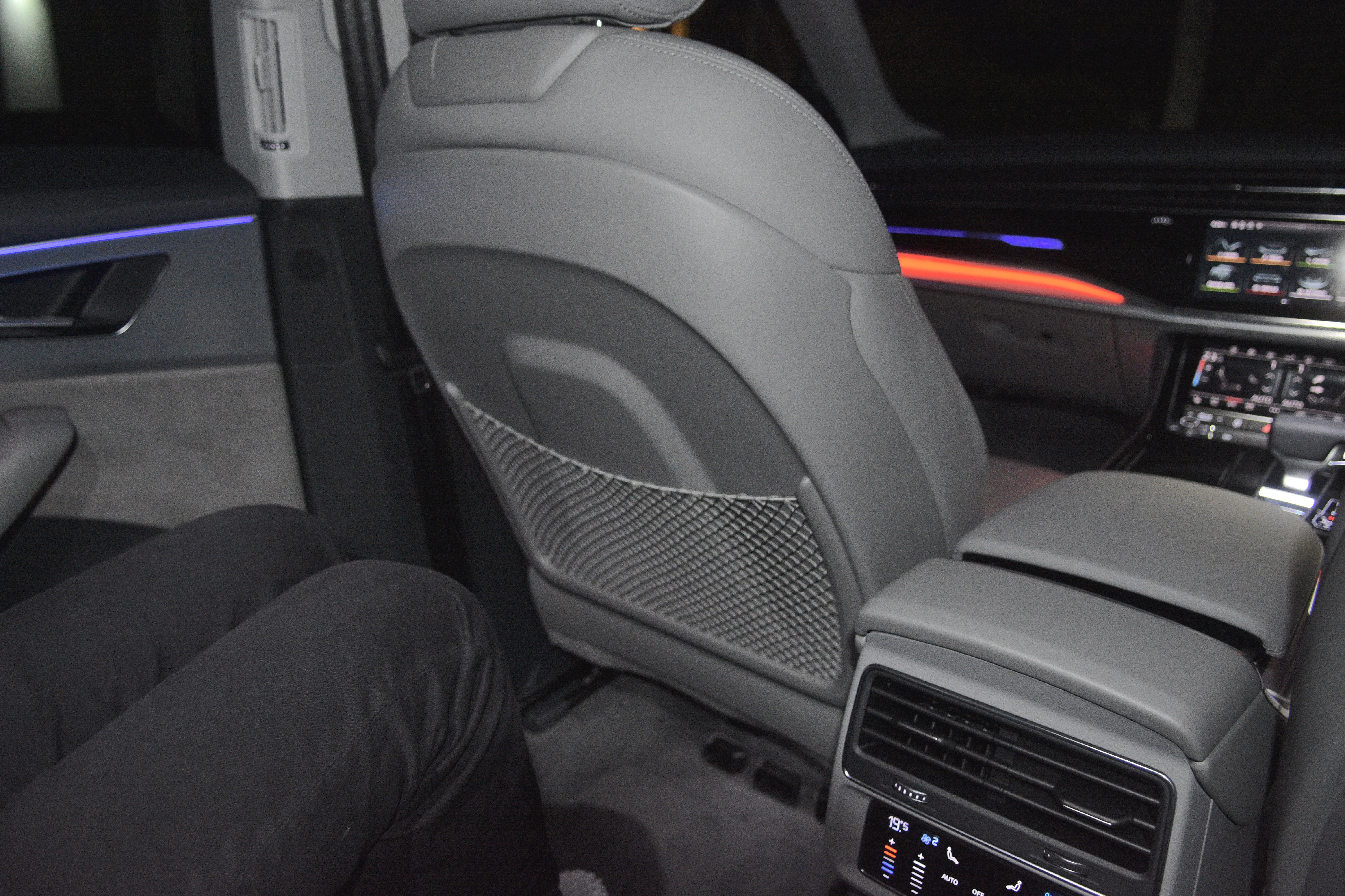 奥迪q8名场面,奥迪q855tfsi价格多少钱