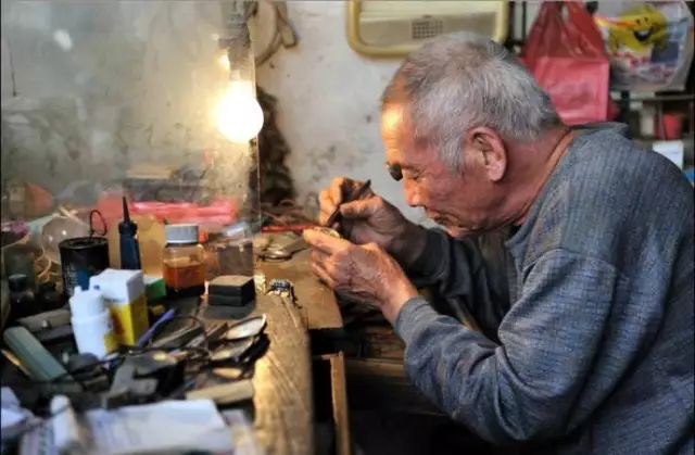 所有旺苍人：如果你在旺苍看到这些人，请马上告诉我们