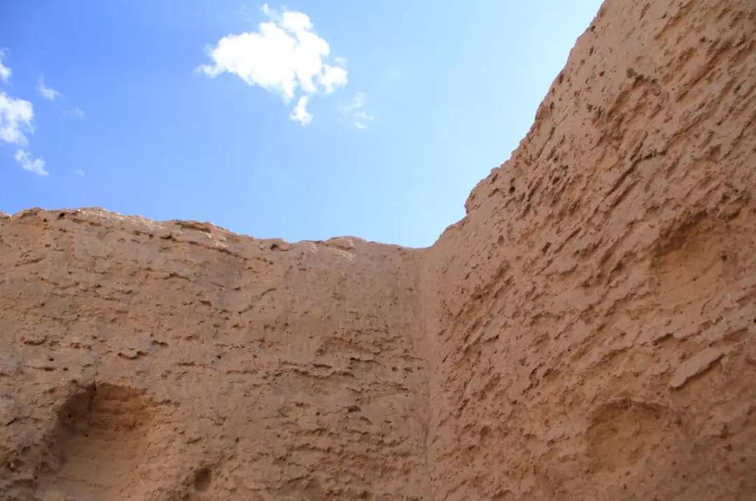 甘肃敦煌什么地方有沙金,敦煌莫高窟在甘肃的什么地方