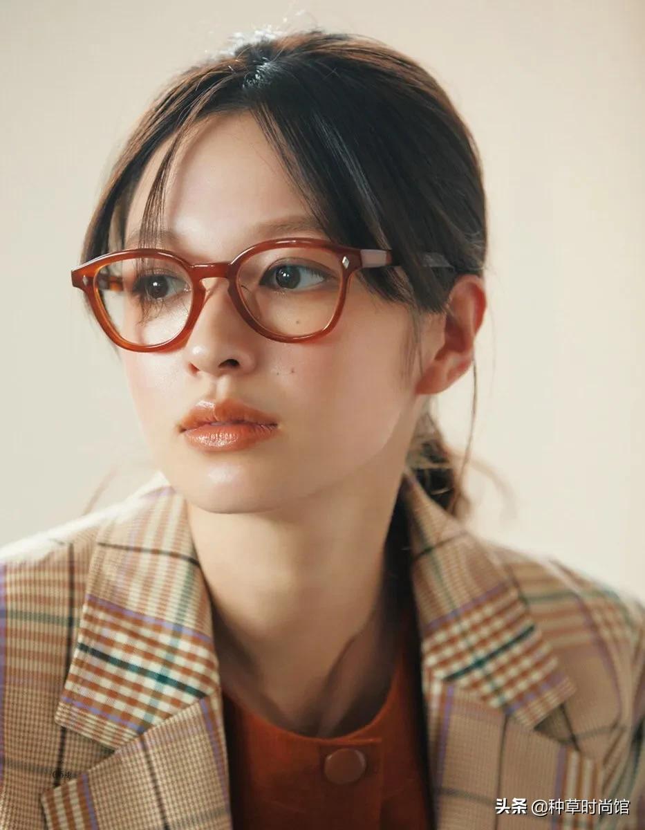 你脸型最适合戴哪种眼镜,各种形状的平光眼镜适合什么脸型