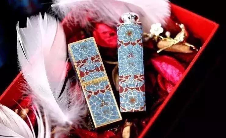 999皮炎平绿色和红色哪款好,999皮炎平出的口红在哪买