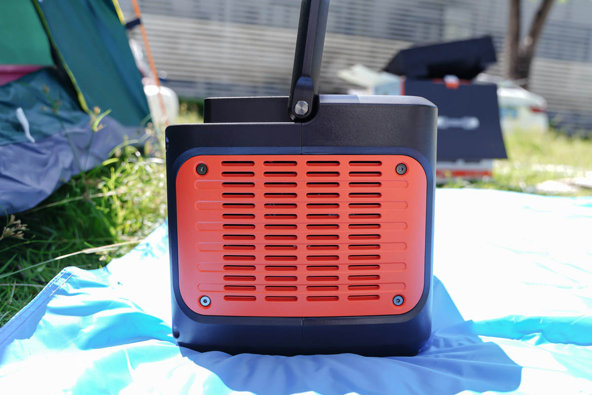 外出露营用电全靠它,电霸级别电小二户外电源1800W测评