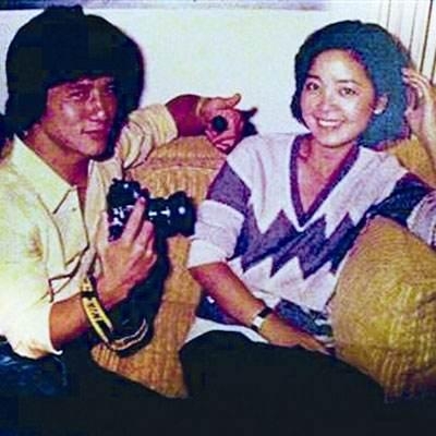 她甩掉钟镇涛，一次交往5个外籍男友，背着上亿钞票行走江湖