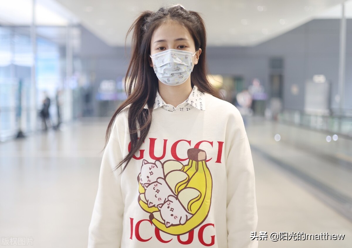 白鹿同款衣服celine,明星穿搭白鹿卫衣牛仔裤