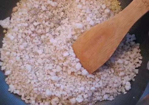 手脚干燥裂口涂什么,手脚干燥起皮裂口怎么办