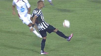 足球场激情对抗,现役11人最强足球球员组成的阵容