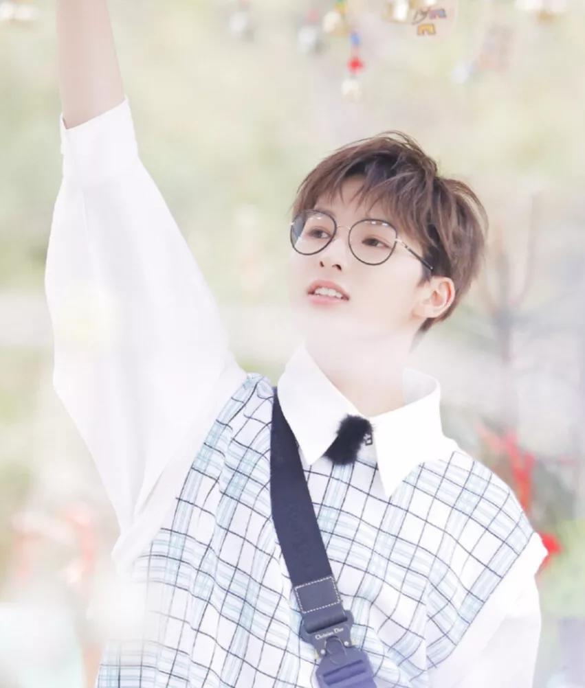 明星代言化妆品到底咋样,明星代言化妆品为什么不抹脸上