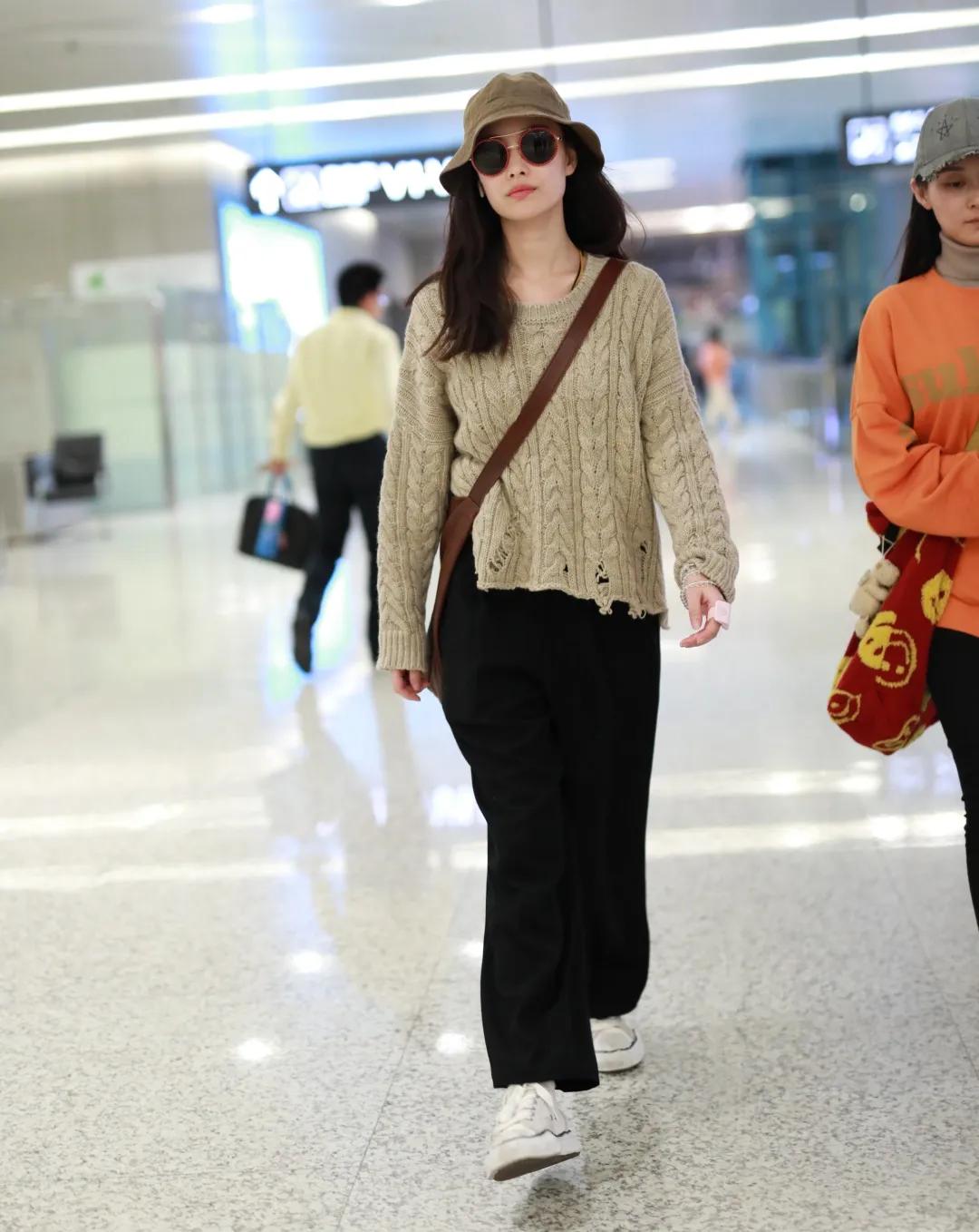 低调百搭高奢夏季英伦休闲小白鞋,百搭中跟漆皮鞋英伦风