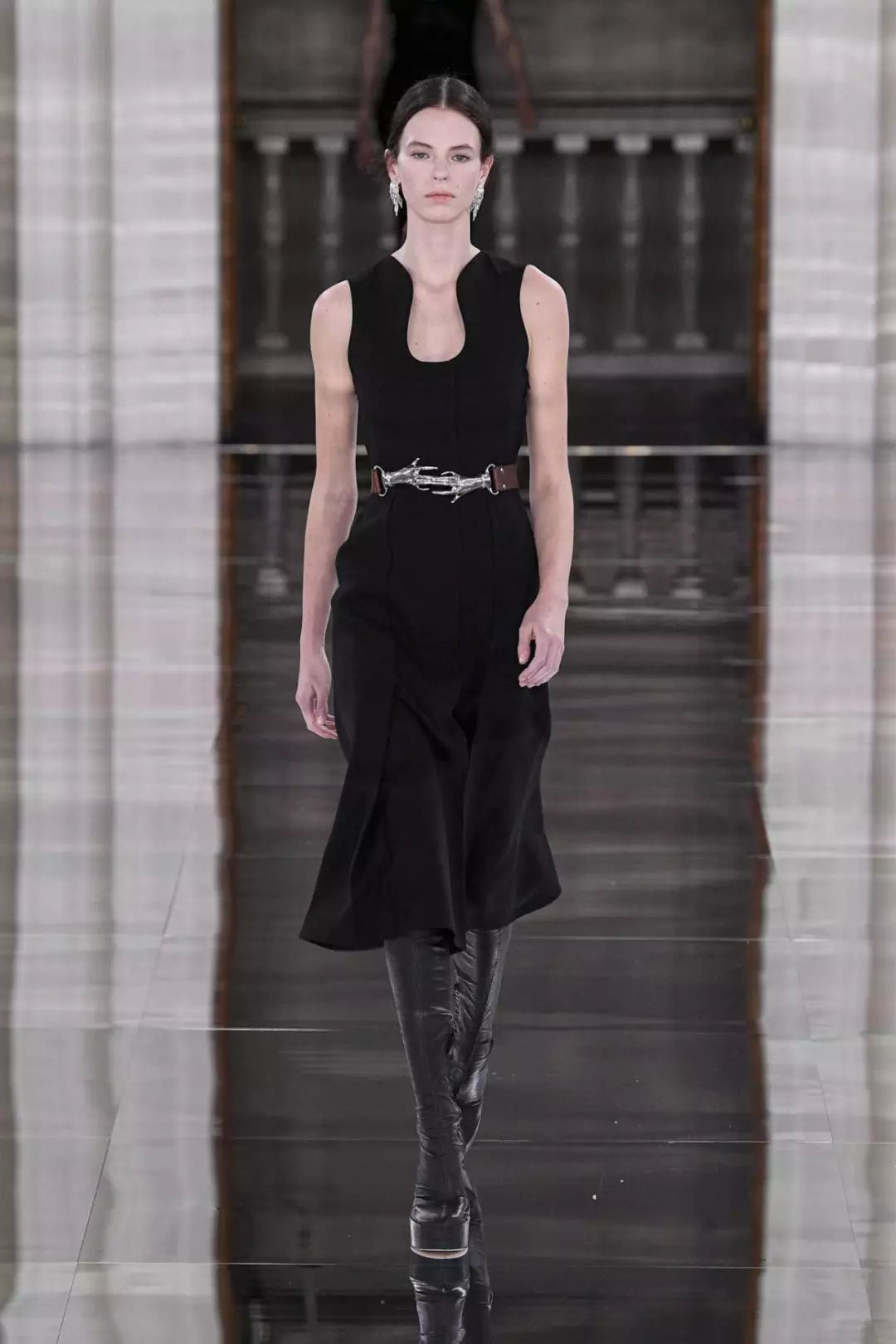 波司登羽绒时装周,波司登伦敦时装周中国红