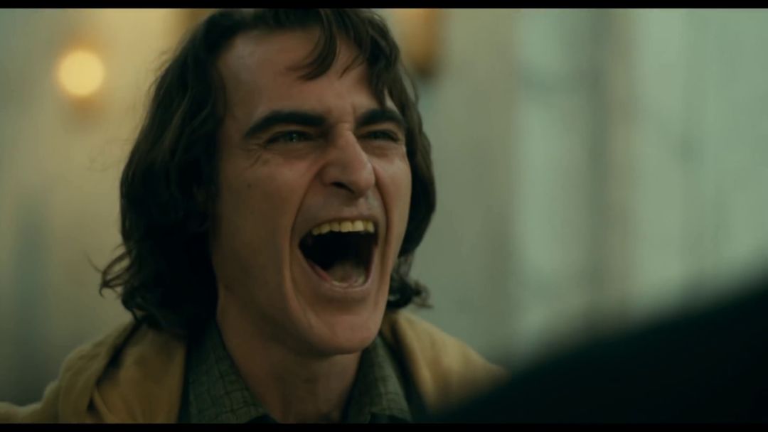 小丑口碑大爆豆瓣评分9,dc新片小丑首曝预告风格黑暗